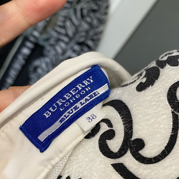 Burberry - Picture 4 of 6